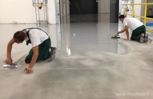 Pavimenti in resina : vantaggi e svantaggi delle resine in casa.